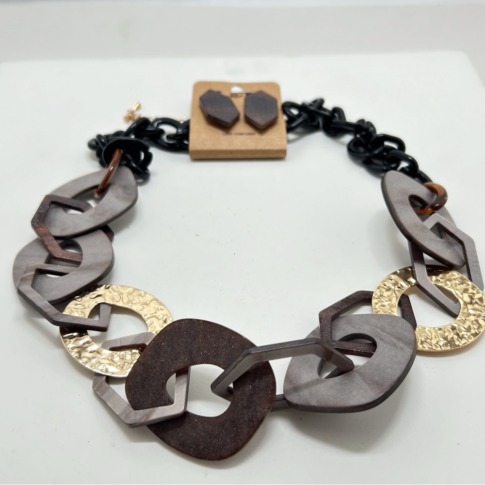 L & B, Hammered Gold, Woodtone And Black Lucite Necklace And Earring Set, NOC